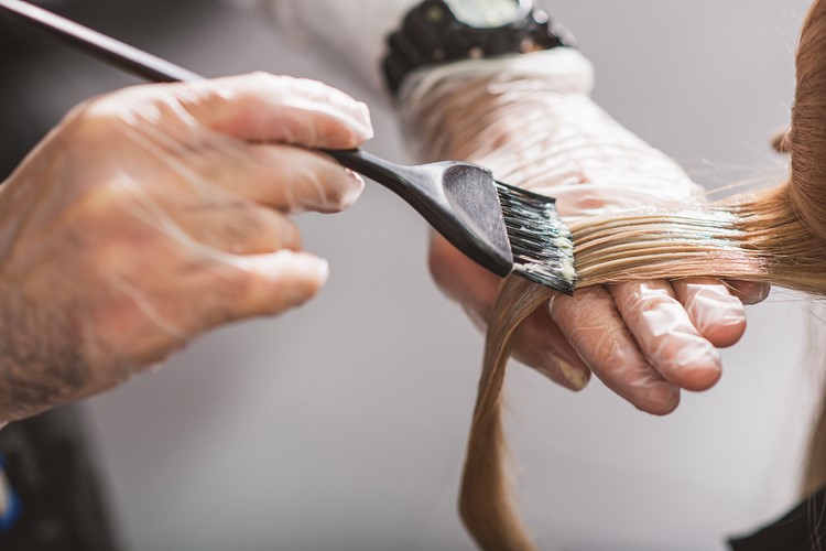 美容師のアシスタント業務とは？給与やデビューまでの期間は？
