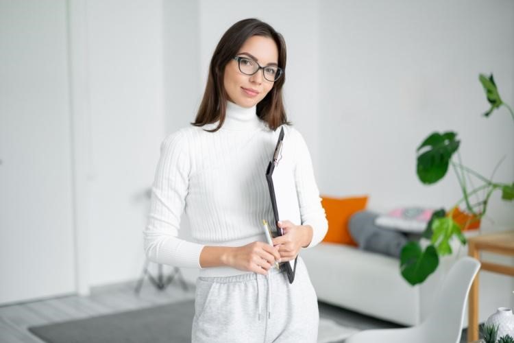 美容カウンセラーに学歴は必要？求められる能力は？